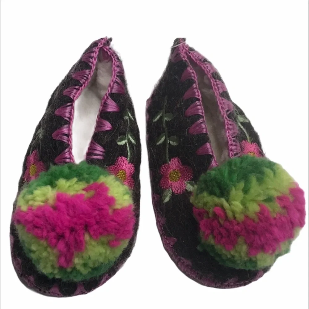 K KARAGIANNIS traditional Greek woolen slippers UK 3